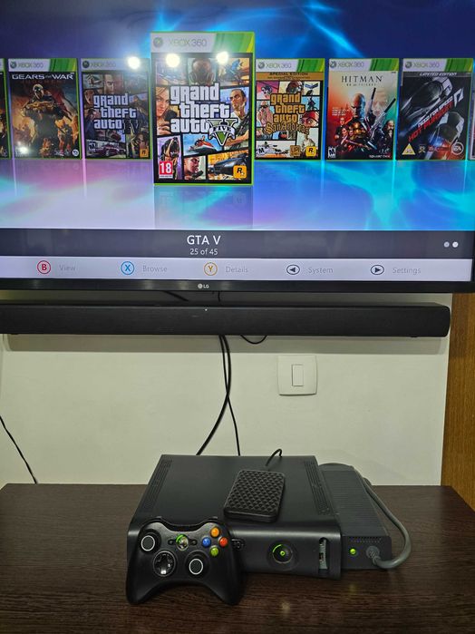 Xbox360 + 45 jocuri + accesorii