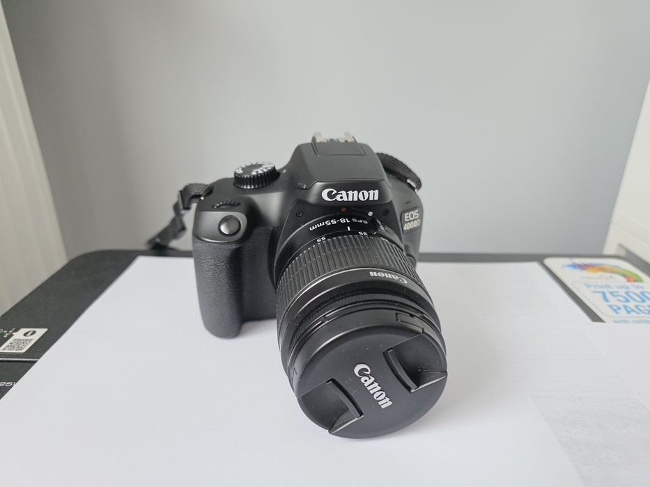 Aparat foto DSRL Canon 4000D Cu Obiectiv E-FS 18-55mm Stare Excelenta