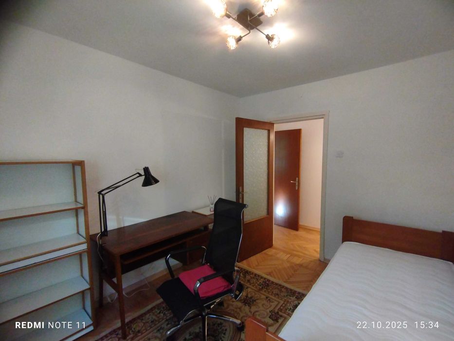 închiriez apartament cu 3 camere in Cartier Berceni