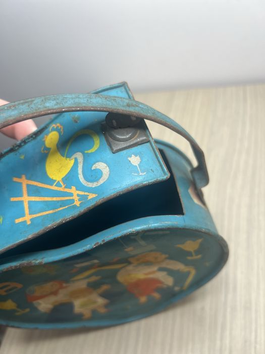Cutie de prânz comunistă din metal – anul 1965