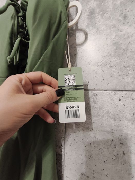 Costum de baie tip rochiță shekini – elegant, halter, V-neck, spate de