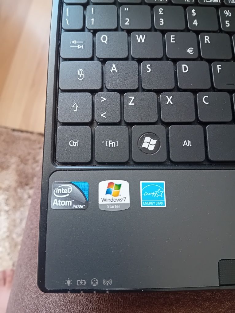 Vând laptop aproape nou