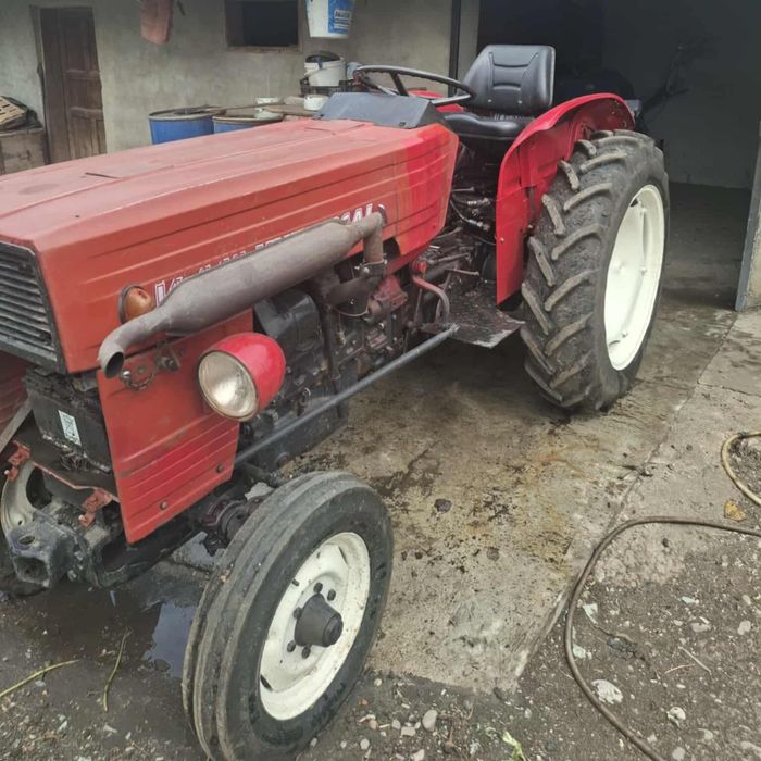 Tractor UTB Universal 445V