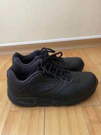 Черные кроссовки Американского бренда Brooks