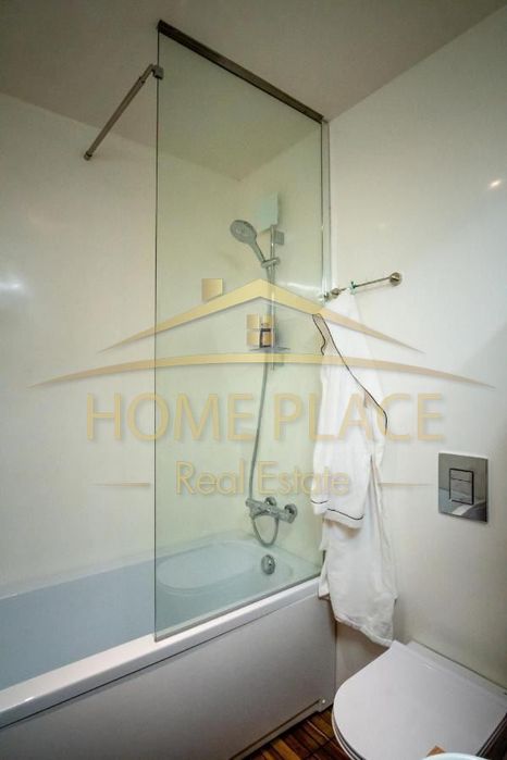 Тристаен обзаведен апартамент за продажба в ж.к. Чайка.