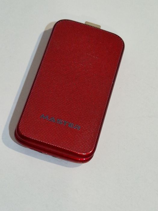 Telefon cu clapeta cu încărcător