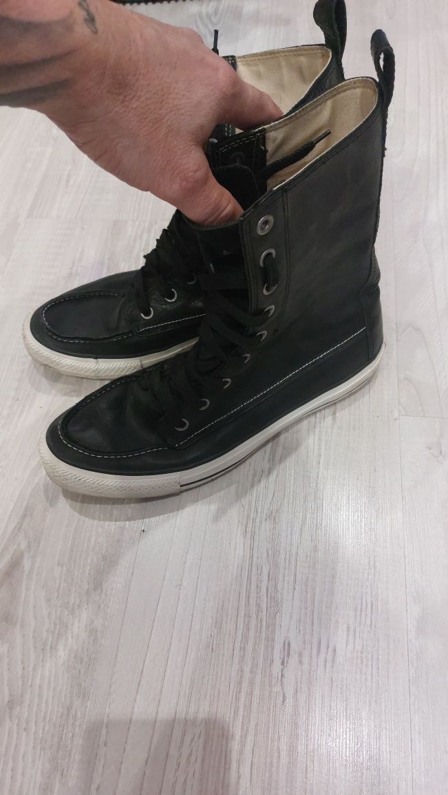 Кецове Convers естествена кожа