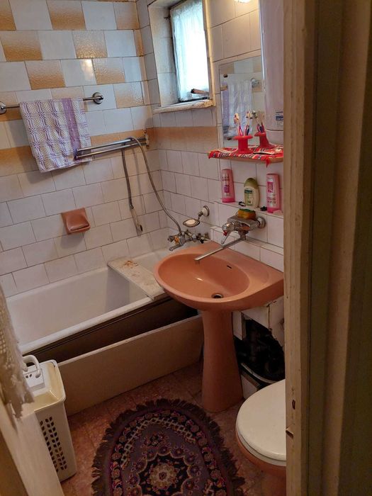 Vand  urgent apartament 3  camere