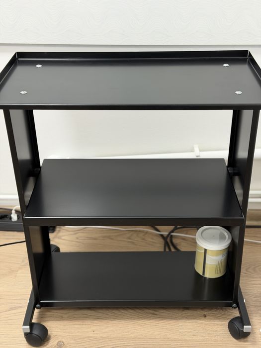 Vând ucenic cosmetica/ coafură