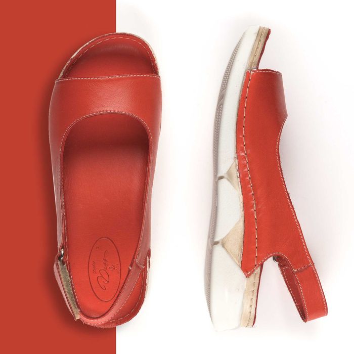 Нови размер 39 български 100% естествена кожа червени сандали