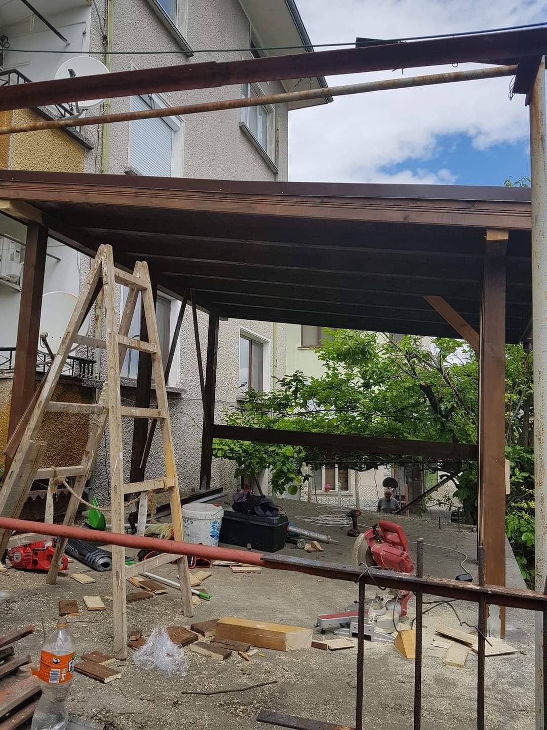 Ремонт на покриви Дървени навеси Бараки Козирки