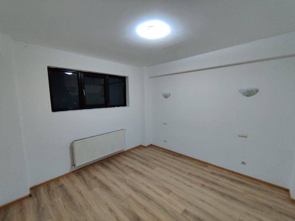 Închiriez apartament 2 camere decomandat