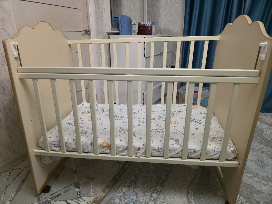 Детская кроватка манеж