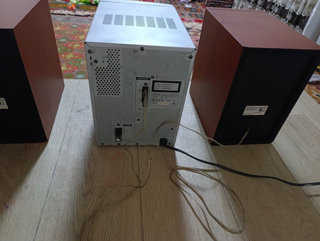 Muzikalniy sentr Sony i sotiladi xolati yaxshi pulti bor