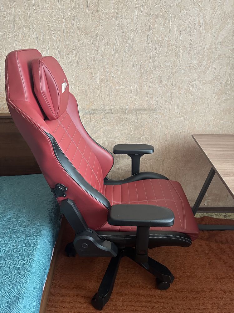 Кресло DX Racer m4