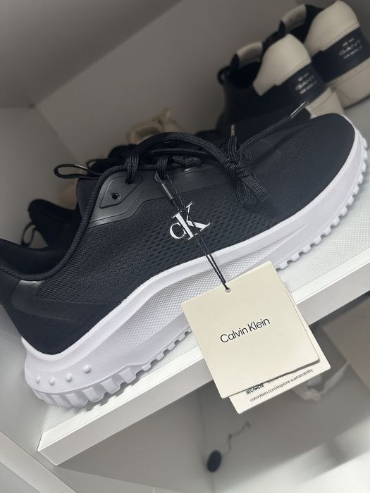Adiasi Calvin Klein marimea 43, noi