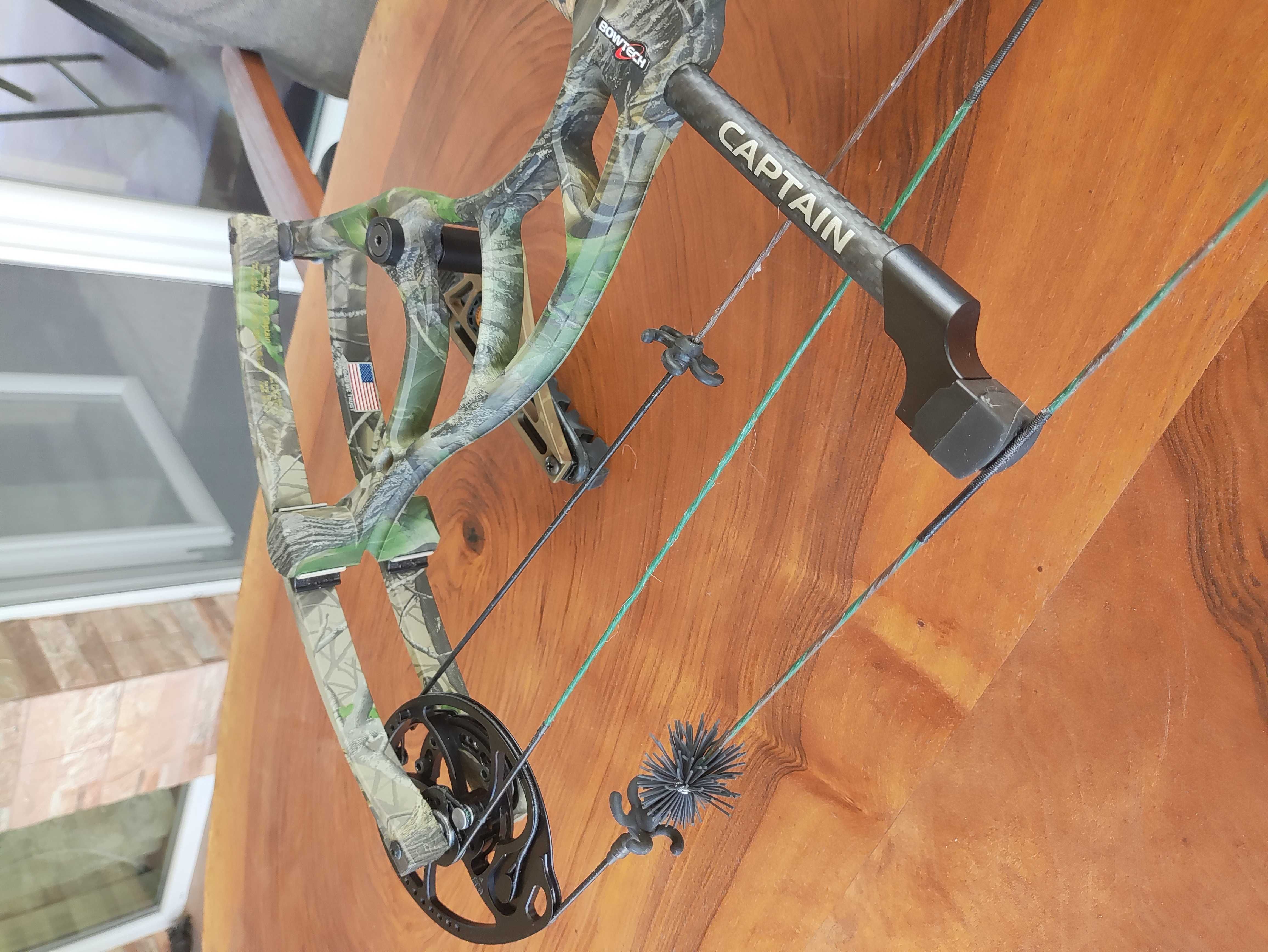 Композитен лък за спорт и лов  Bowtech