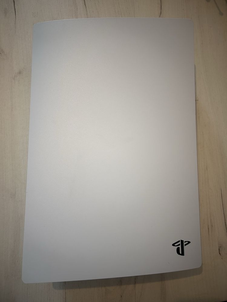 Vand playstation 5 , digital , 825 gb, vine cu toate cablurile