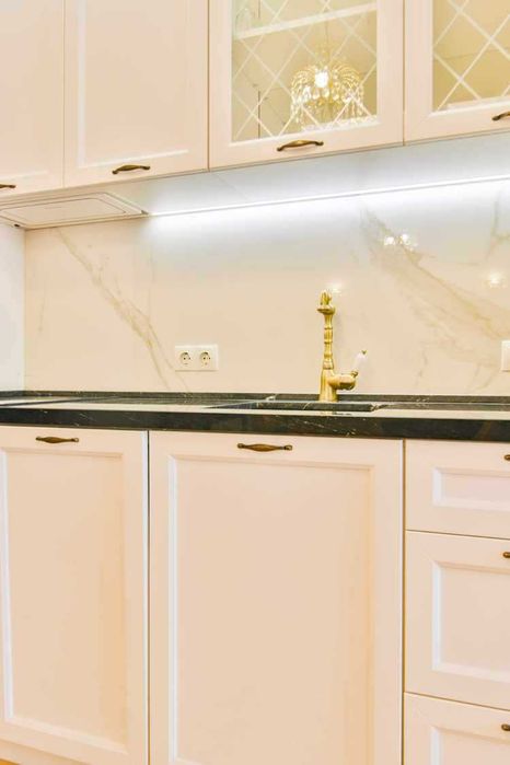 Дава се под наем Тристаен апартамент в София, Център - 100 кв.м за 1000 € - Снимка #5