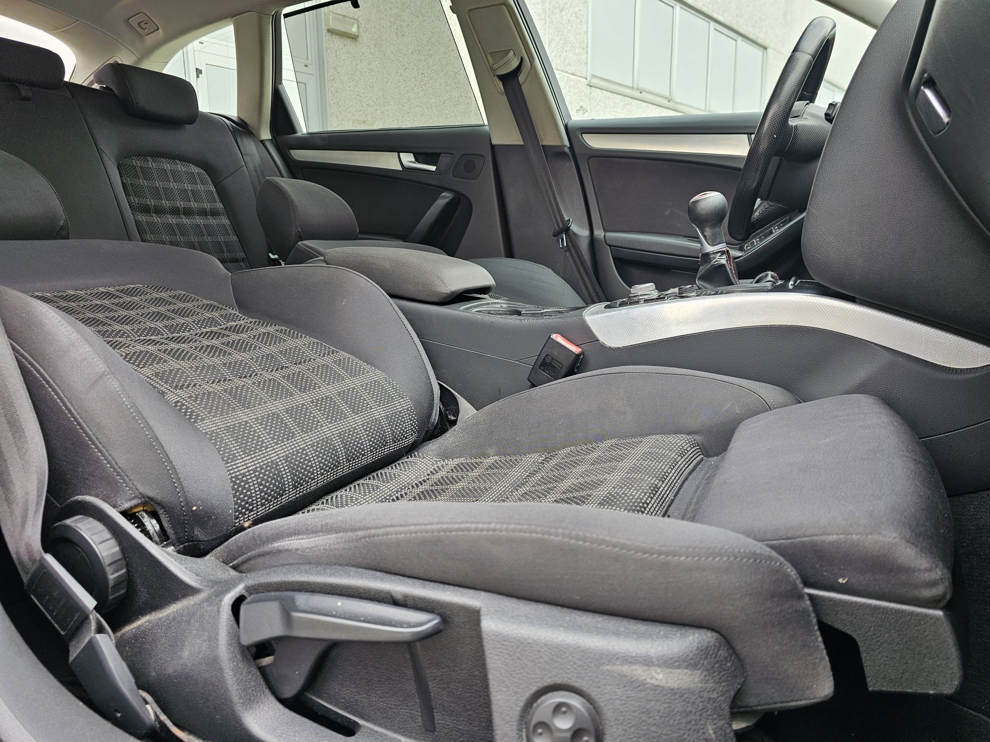 Audi A4 2.0tdi 143cp *manual* Navi/Led/Xenon/Pilot/Incalzire in scaune