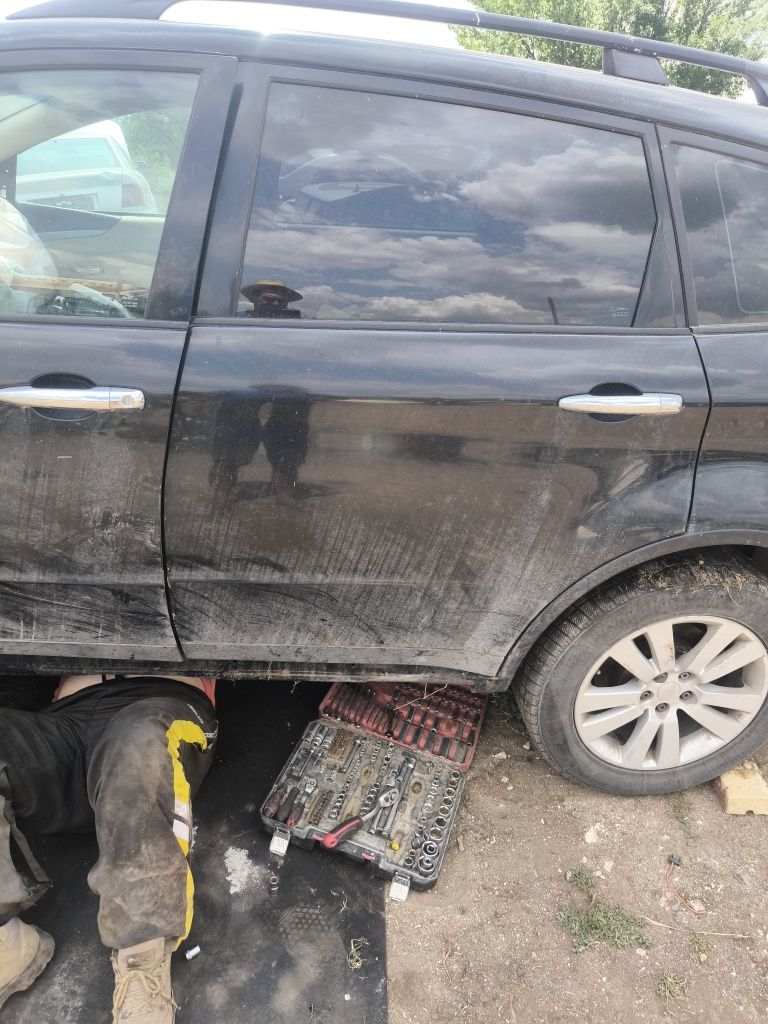 Субаро Трибека В9 На части 3,6 бензин