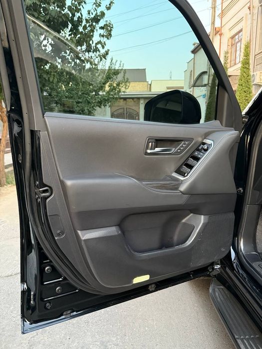 Toyota Land Cruiser 300