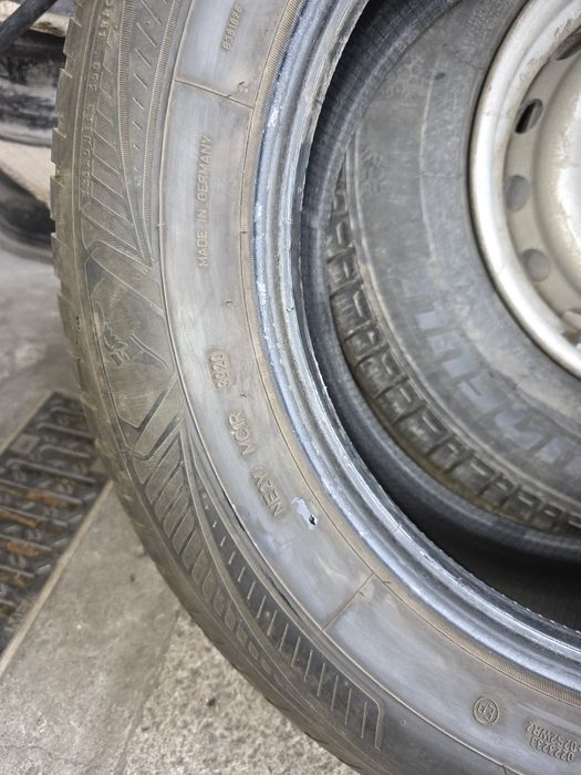 Гуми зимни 225 65 17 Goodyear dot20