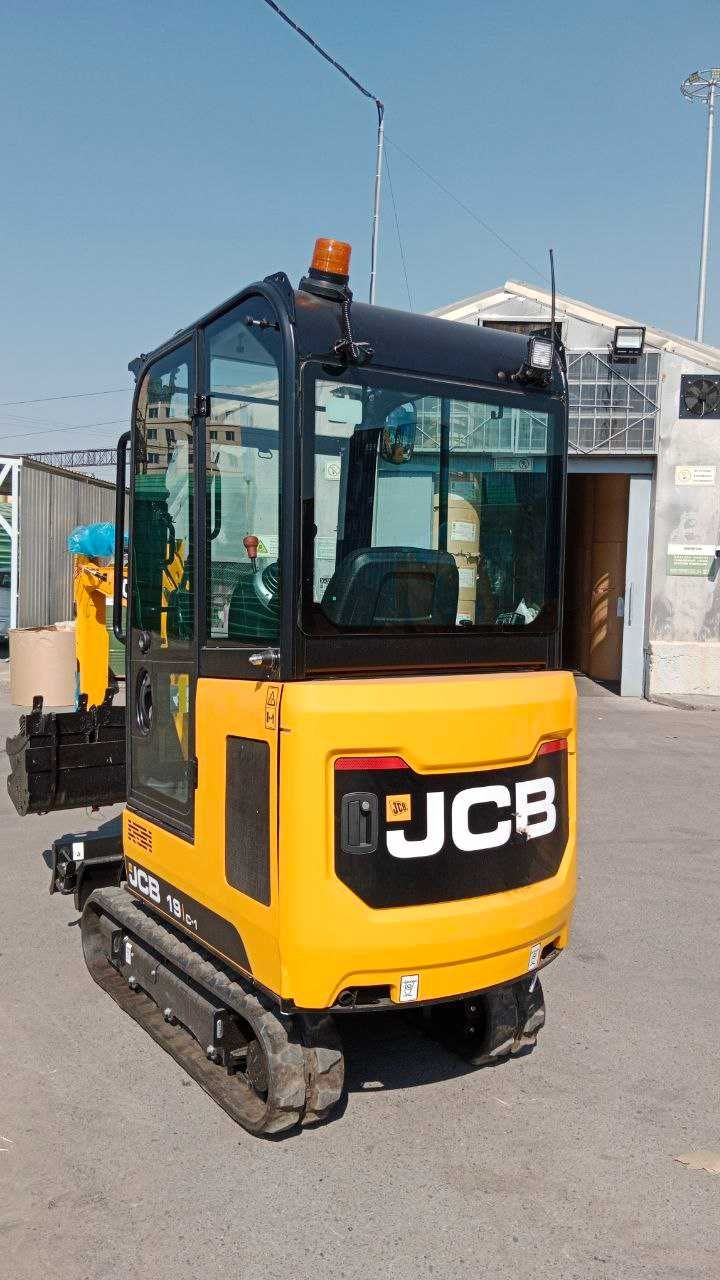 Продается мини гусеничный экскаватор JCB 19C-1