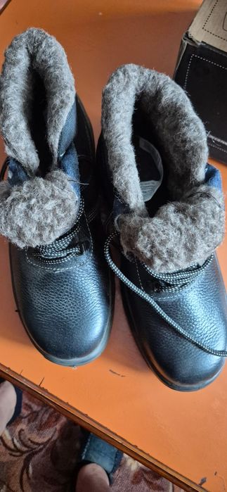 Продам зимние ботинки 40-42рр