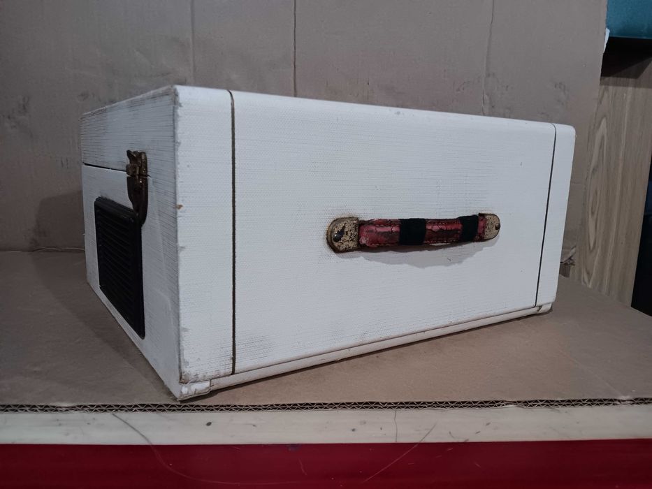 Amplificator Technics, casetofon Grundig , radio Gloria , radio lampi