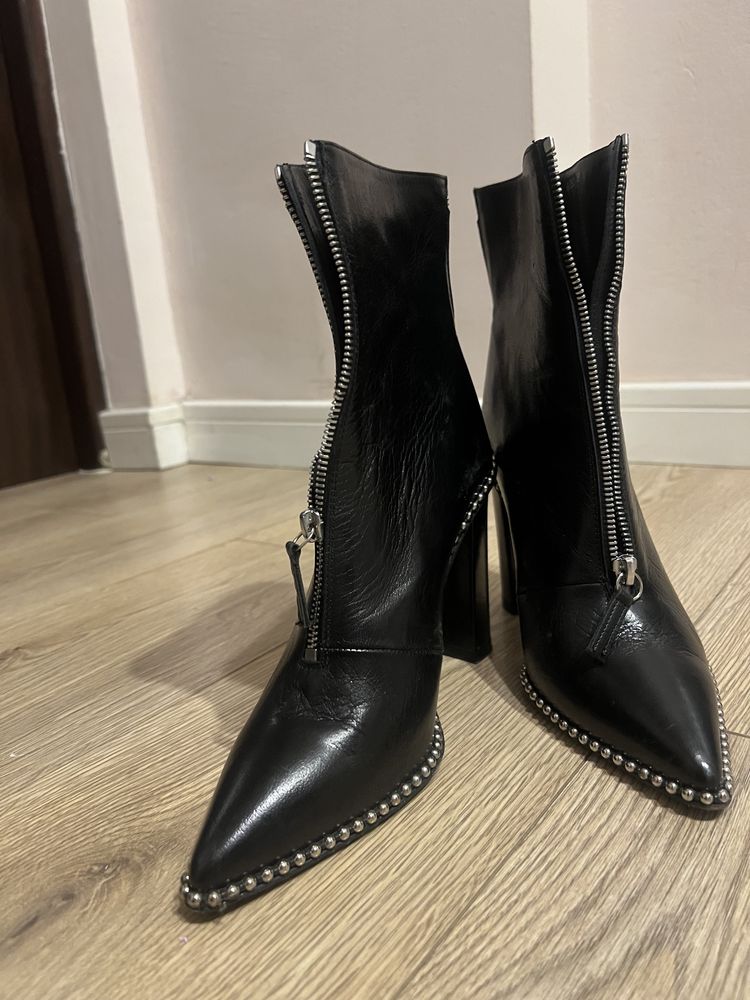 Vand botine elegante din piele