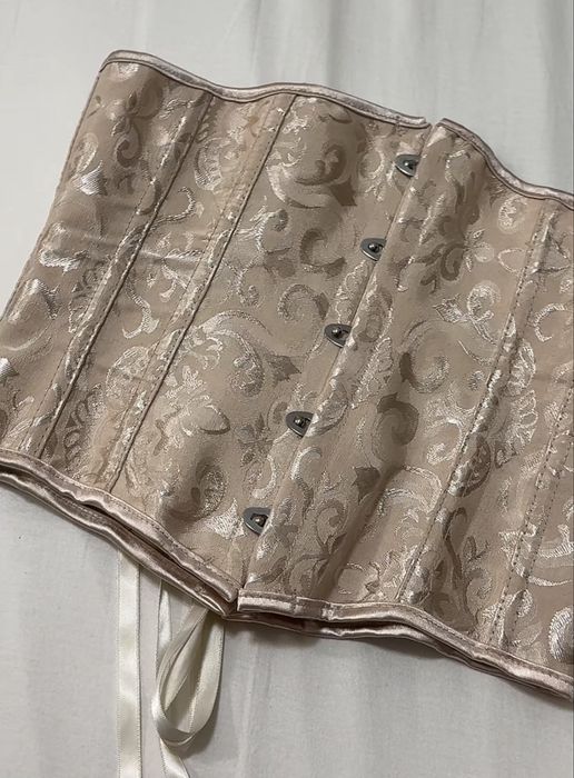 бежов корсет/бюстие с връзки