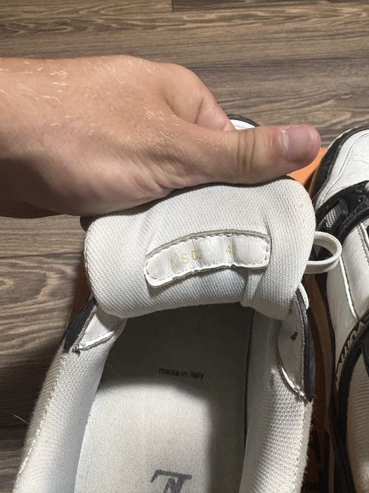 Lv trainers size 42