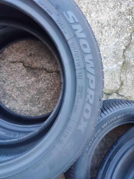 2 бр. 205/55/16 зимни гуми Toyo