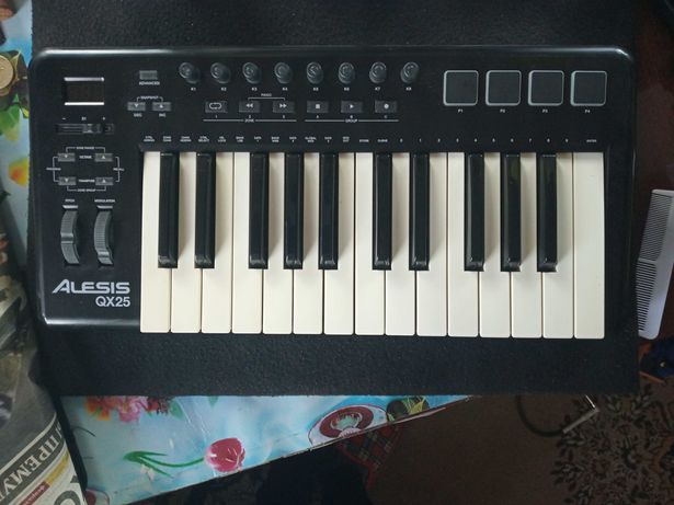 MIDI-клавиатура Alesis QX25
