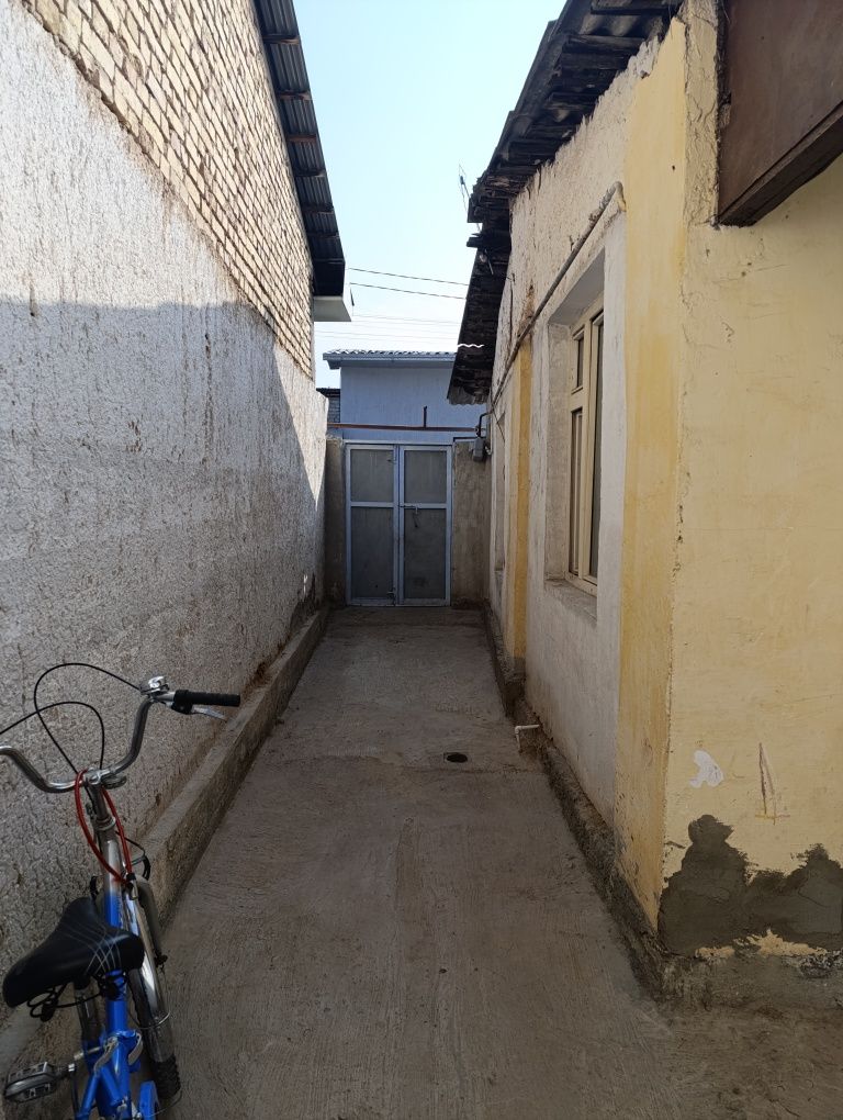 2.5 sotik  xovli  sotilad Narxi kelshladi YASHNOBOD tumani AXMAD YASSA