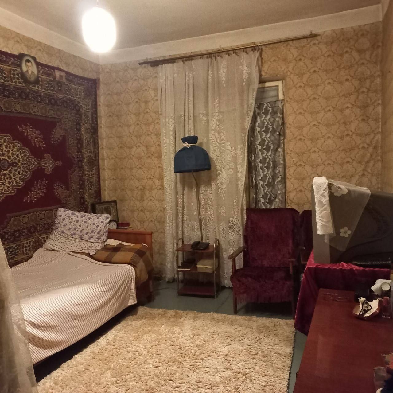 Продаётся Сергели4 четырёхкомнатная квартира на пятом этаже не торцева