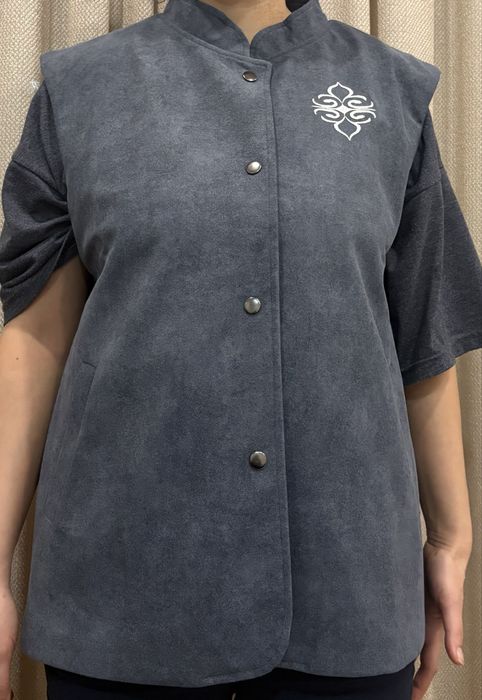 Продам жилетку мужскую