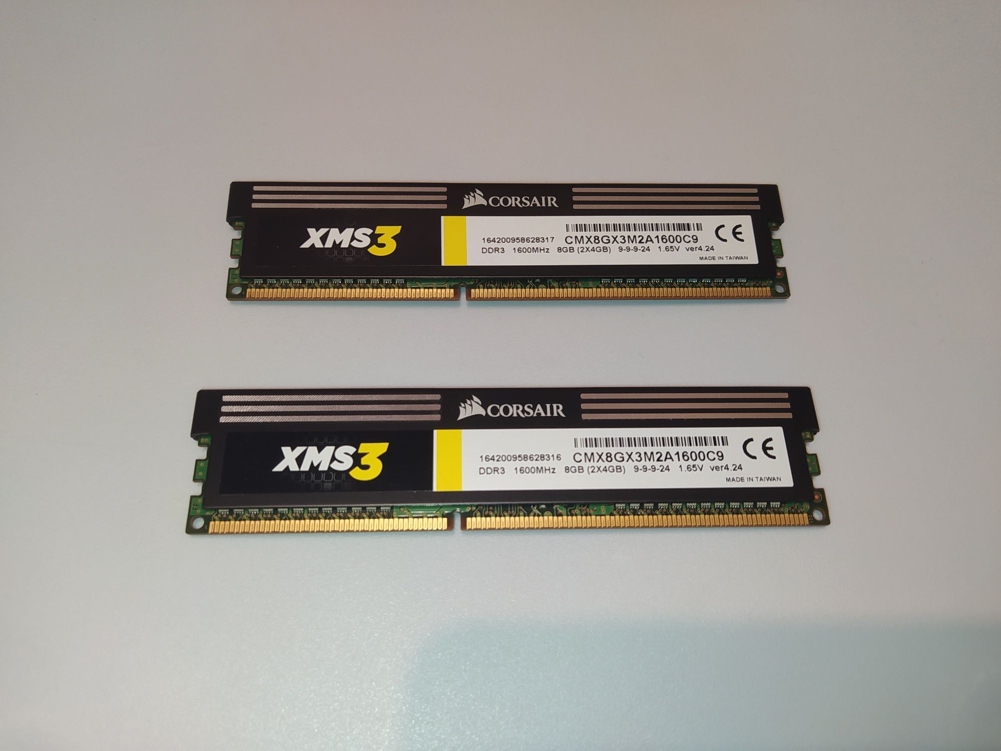 Продам ОЗУ DIMM DDR3 Corsair (4+4Гб]