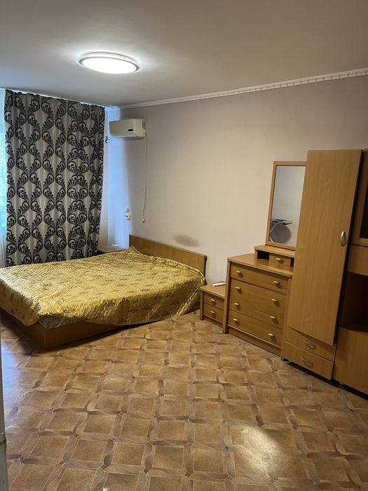 Продам спальный гарнитур с кроватю