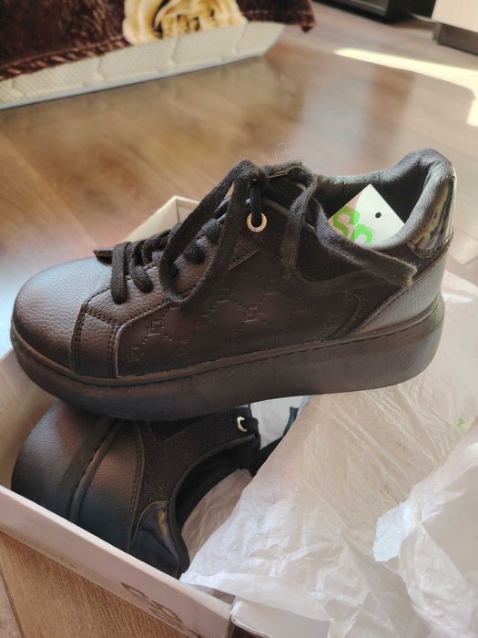 ДВА ЧИФТА Дамски кецове НОВИ