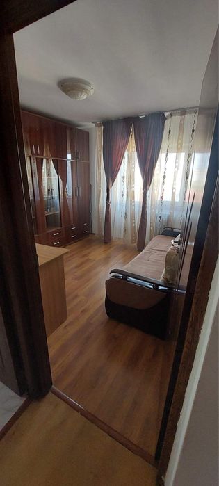 Inchiriez  apartament Rovine