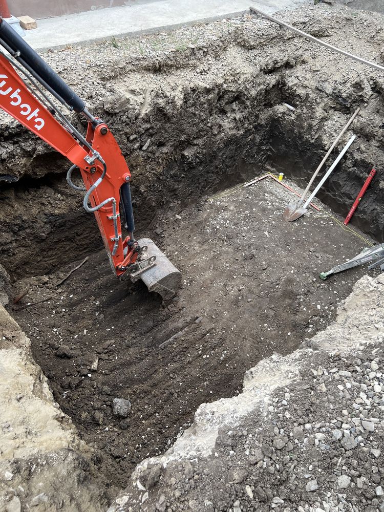 Excavator mini excavator  santuri canalizari  santuri fose septice