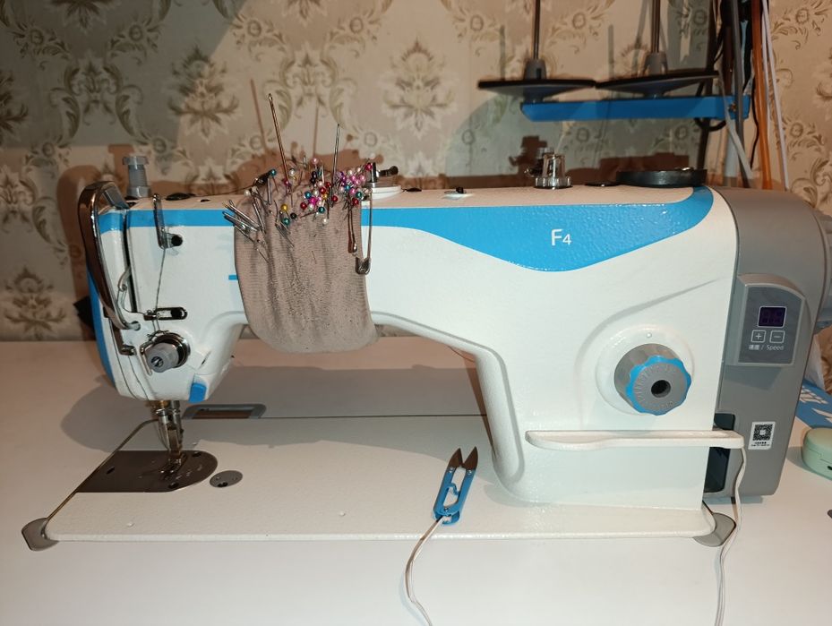 Срочно продам Швейную машину JACK f4  в отличном состоянии
