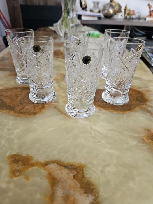 Кристален сервиз за ракия.
