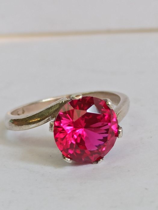 Промо за 8 ми март Сребърен пръстен с ослепителен голям розов рубин