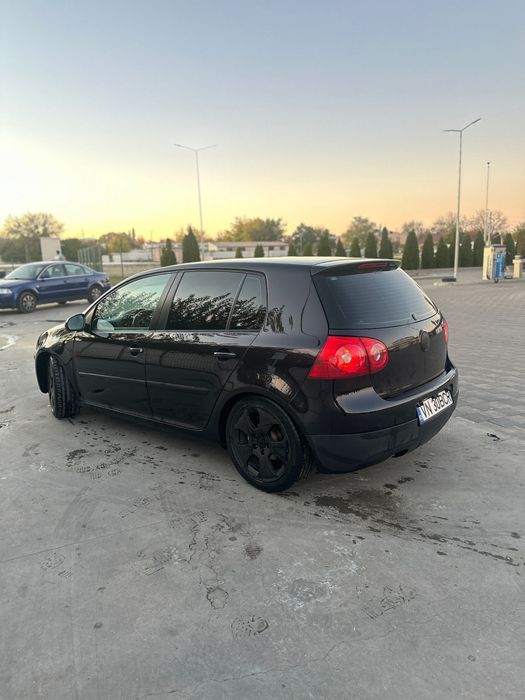 Vand sau schimb golf 5 cu suv