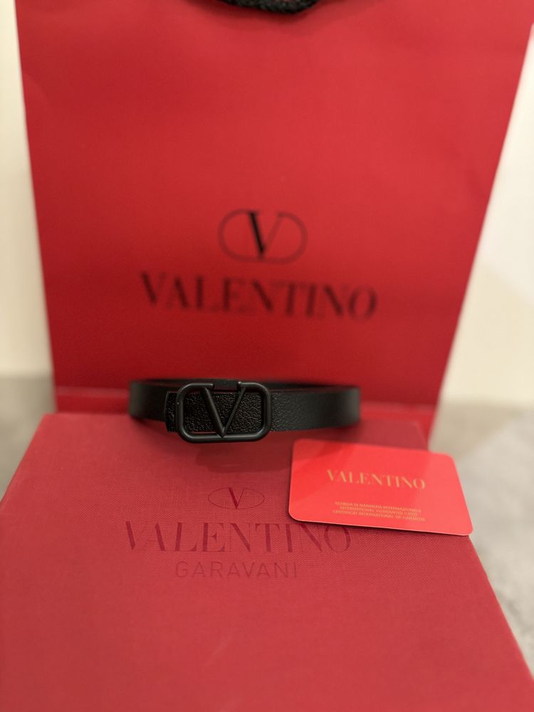 Curea Valentino Garavani neagra