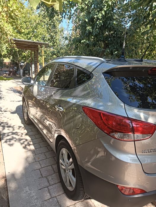 SUV Hyundai i35 full