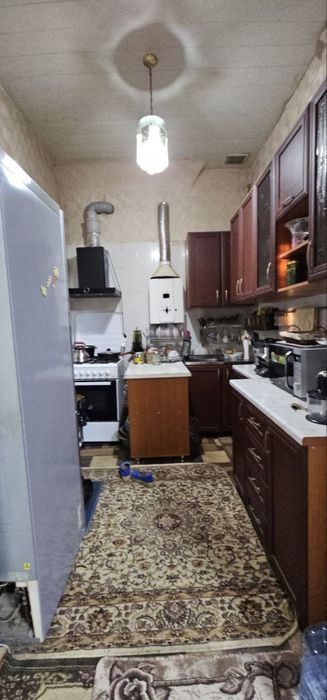 Продается квартира 3 комнатная 2 этажка 1 этаж в центре